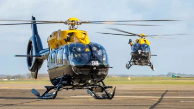 dvě startující helikoptéry