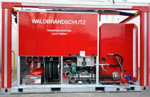 Der Unimog aus dem Großauftrag des Landes Hessen ist am Stand von KBM mit dem Waldbrand-Modul ausgestellt Der Unimog aus dem Großauftrag des Landes Hessen ist am Stand von KBM mit dem Waldbrand-Modul ausgestellt