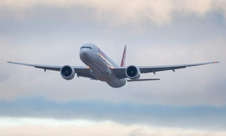 boeing 777 se speciální žraločí folií