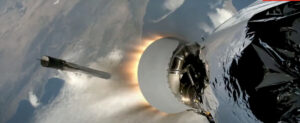 Raketa falcon 9 od SpaceX se vrací na zem