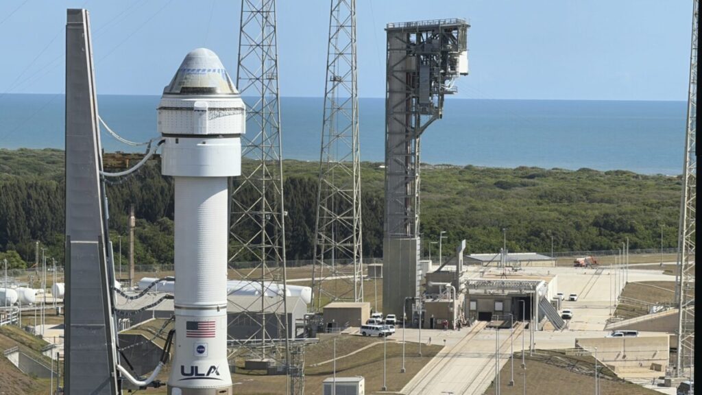 raketa před startem do vesmíru